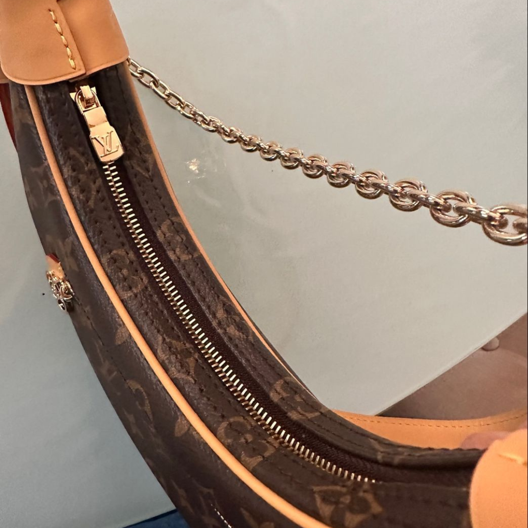 LOUIS VUITTON SMALL HANDBAG
