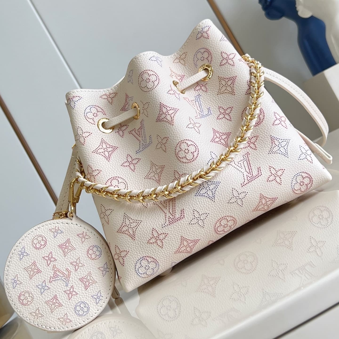 LOUIS VUITTON BELLA MAHINA HAND BAG
