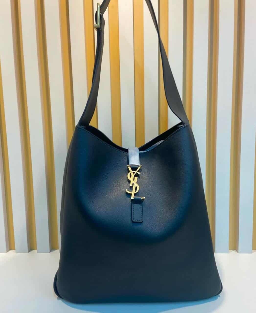YVES SAINT LAURENT SMALL HAND BAG MADE OF GRAINED LEATHER